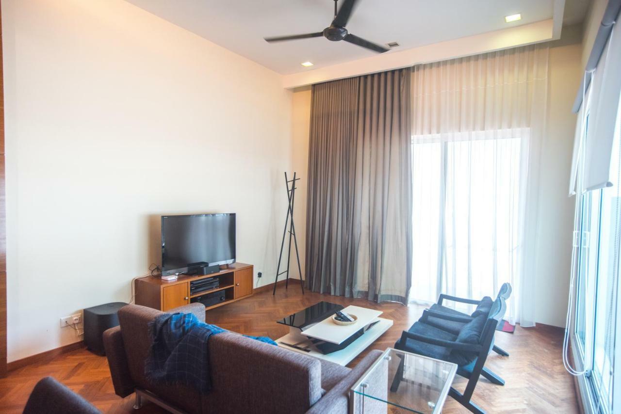 The Suites At Waterside Straits Quay By Plush Bagan Jermal Exterior foto