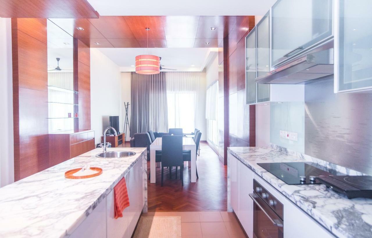 The Suites At Waterside Straits Quay By Plush Bagan Jermal Exterior foto
